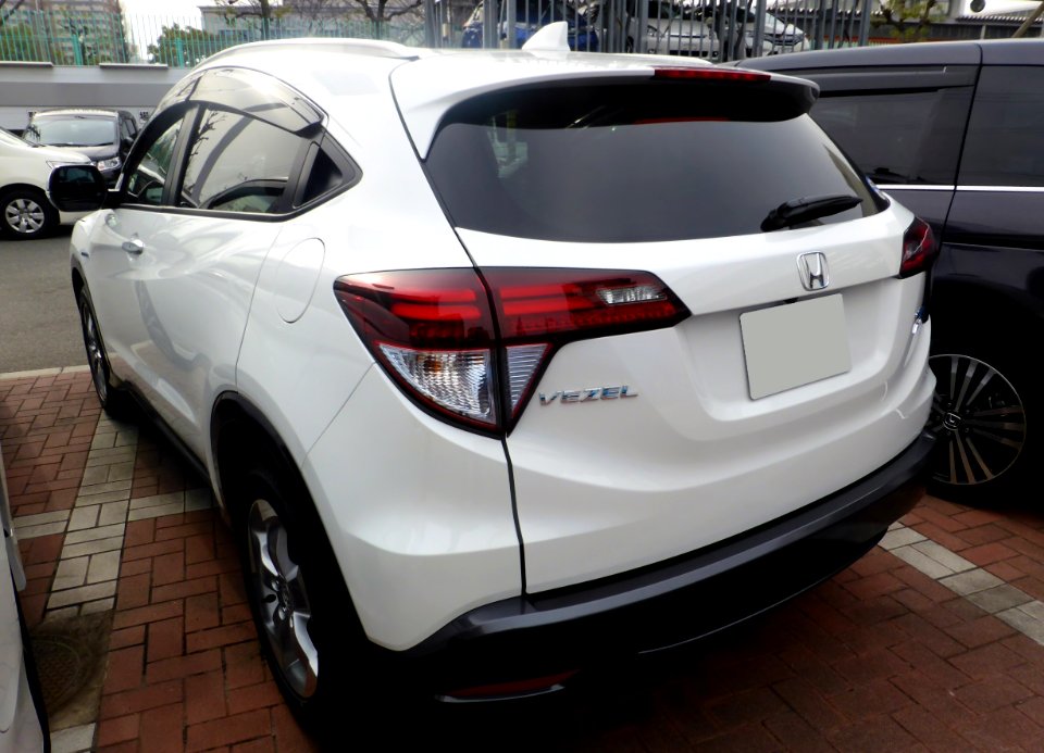 Honda VEZEL HYBRID X (RU3) rear