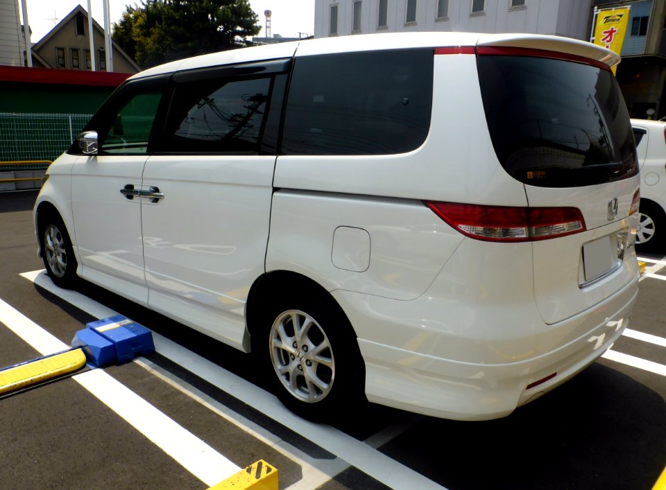 Honda ELYSION G AERO (RR1) rear