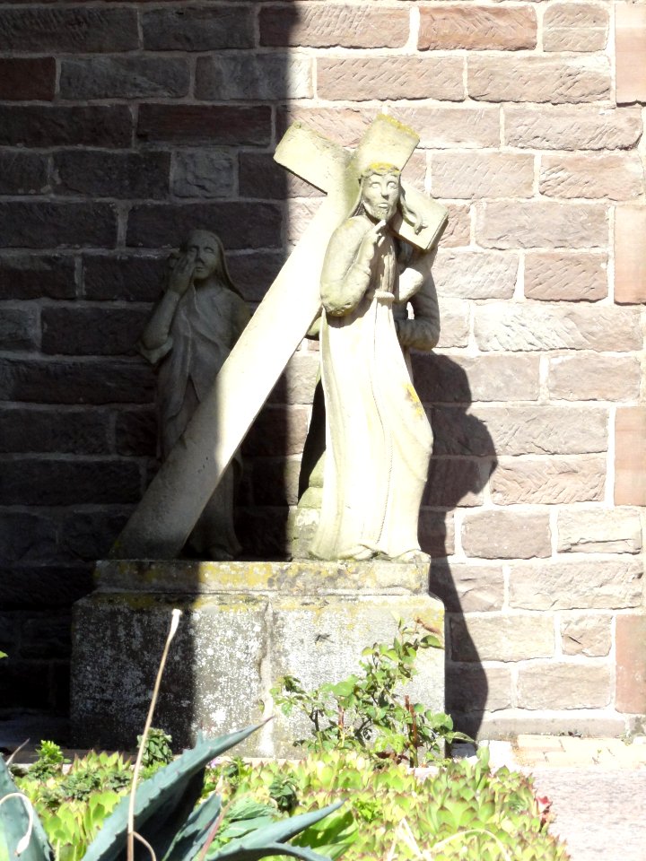 Hommarting (Moselle) Église Saint-Martin, extérieur, Christ portant son croix