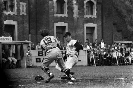 Honkbal Belgie tegen Nederland, Grawel (rechts) is eerder bij pitcher Tangi, Bestanddeelnr 918-0492