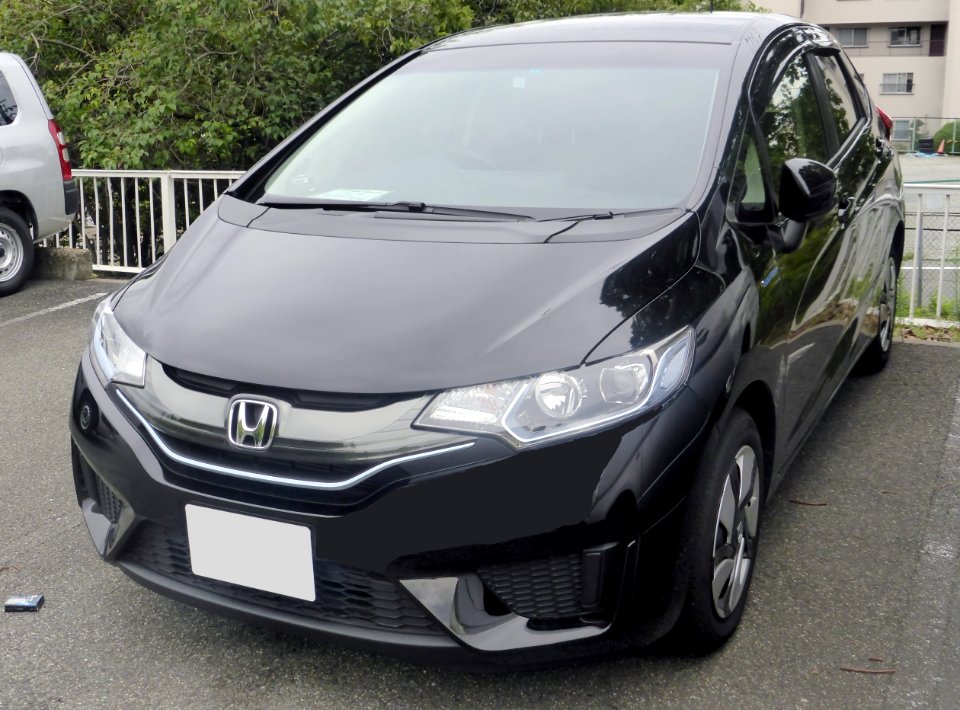 Honda FIT HYBRID F Package (GP5) front