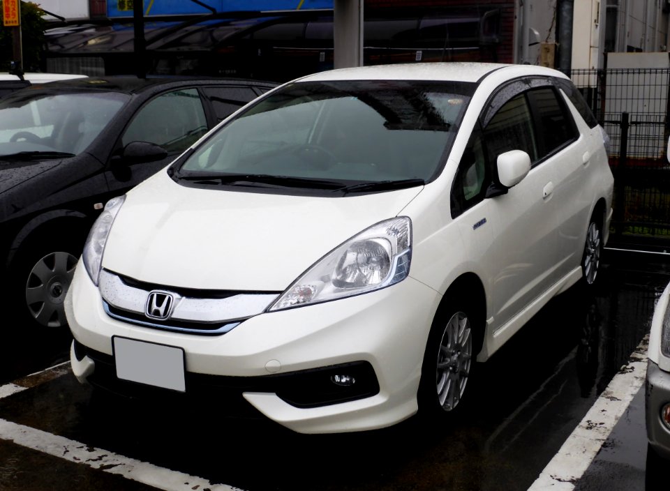 Honda FIT SHUTTLE HYBRID-C (GP2) front
