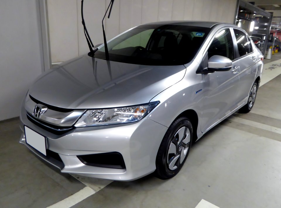 Honda GRACE HYBRID DX (GM4) front