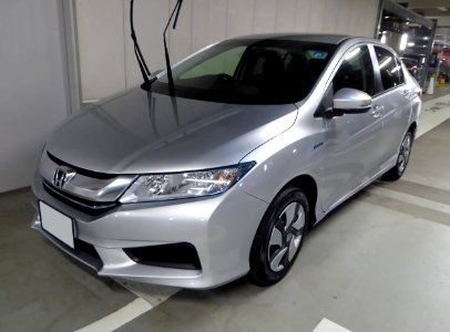 Honda GRACE HYBRID DX (GM4) front
