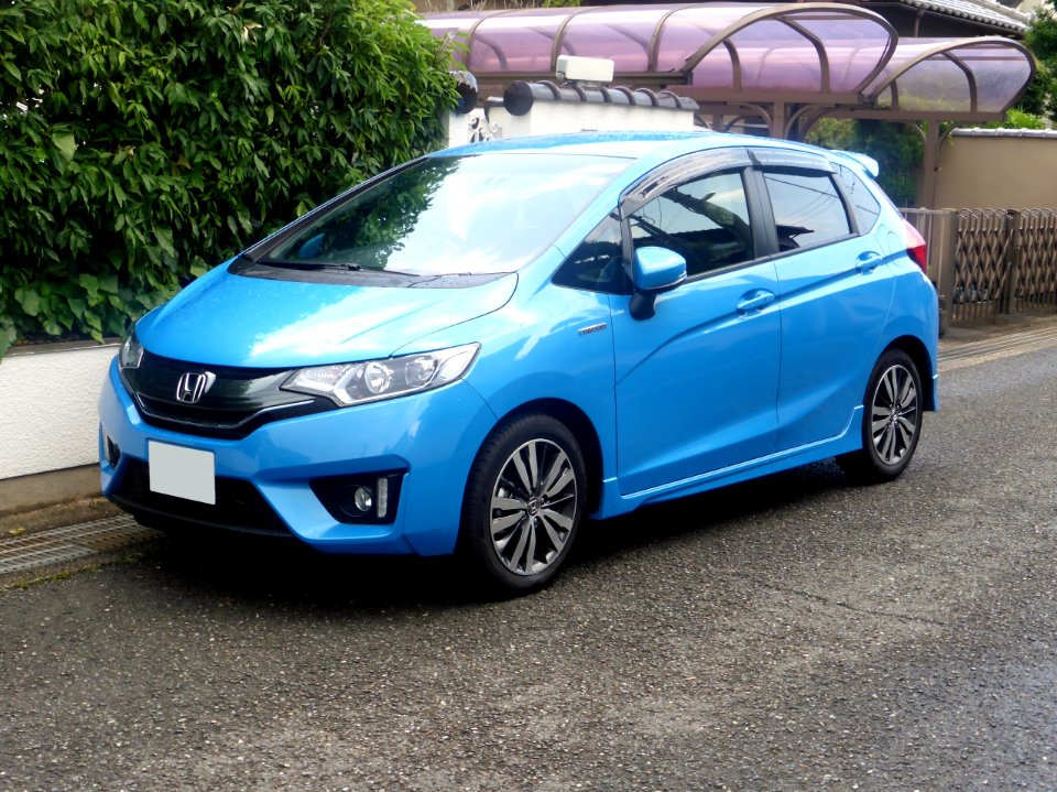 Honda FIT HYBRID S Package (GP5) front