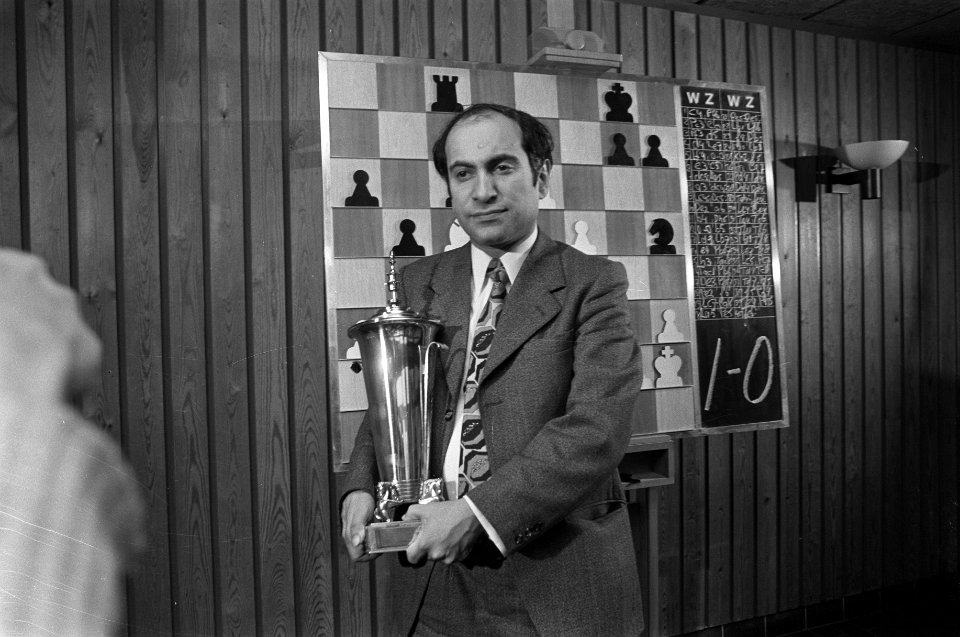 Hoogovenschaaktoernooi Wijk aan Zee , winnaar Tal met beker, Bestanddeelnr 926-1980