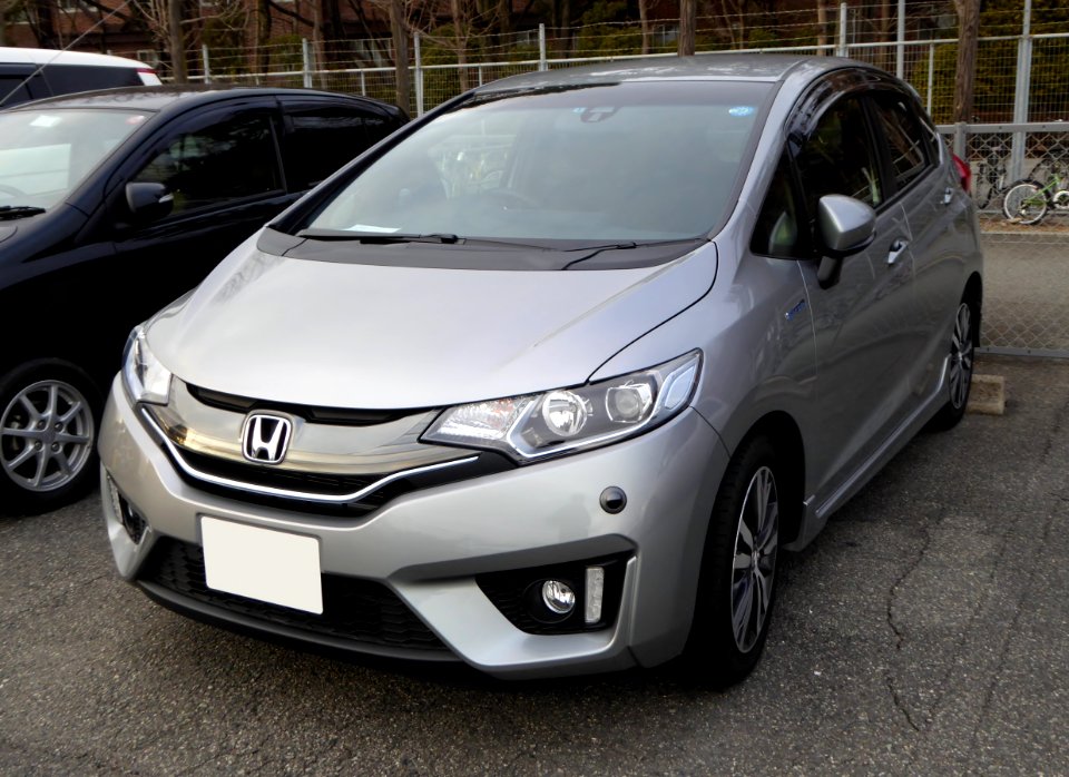 Honda FIT HYBRID・HYBRID S Package (GP5) front