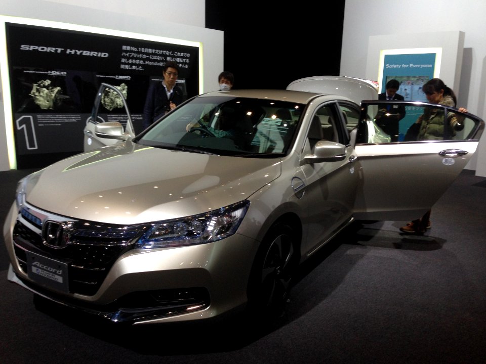 Honda Accord Plug-in Hybrid front - Tokyo Motor Show 2013