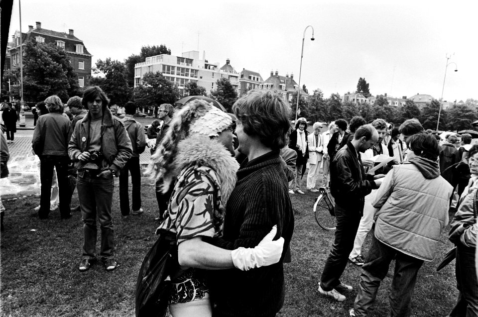 Homobevrijdingsdag in Amsterdam demonstranten onderweg, Bestanddeelnr 930-9023