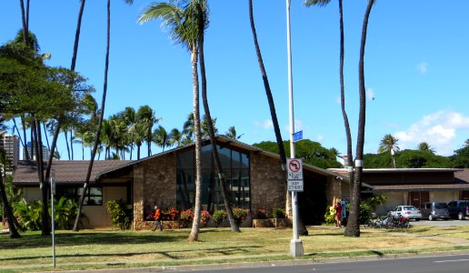 Honolulu-Waikiki-Kapahulu-Library-far