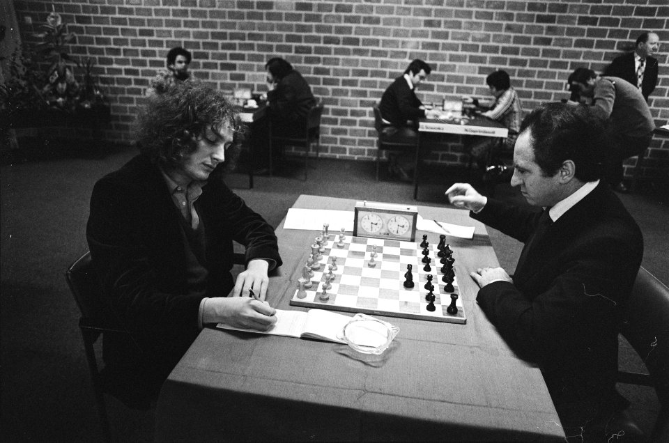 Hoogovenschaaktoernooi Timman (l) tegen Polugajevski, Bestanddeelnr 930-0924