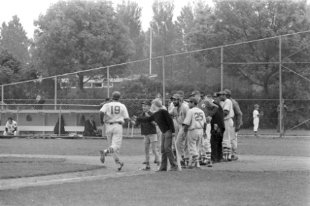 Honkbal, OVVO tegen Ajax 3-6, Isema van Ajax komt binnen homerun, Bestanddeelnr 920-3782