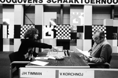 Hoogovenschaaktoernooi Timman (links) tegen Kortsjnoj, Bestanddeelnr 930-6304