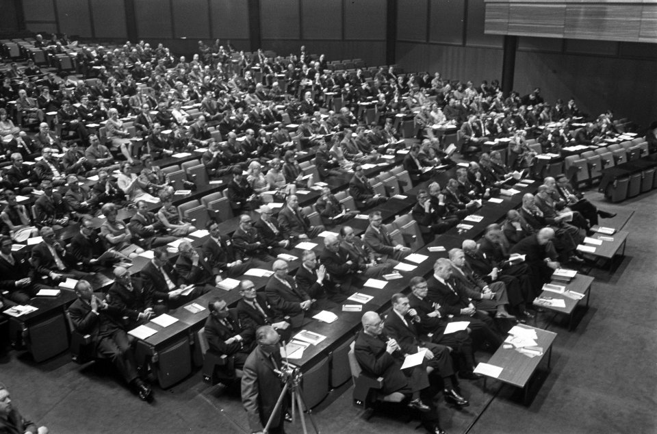 Horecafcongres in RAI, opdracht Hotel Revue overzicht zaal, Bestanddeelnr 921-9500