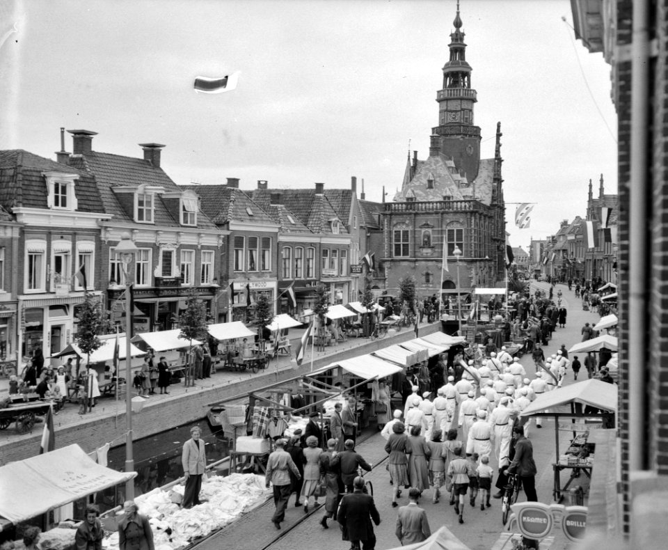 Hooikoningin Bolsward met Stadhuis, Bestanddeelnr 905-1864