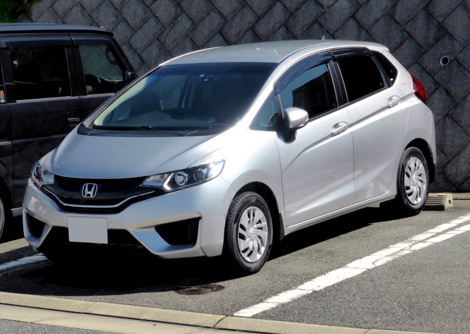 Honda FIT 13G (GK3) front