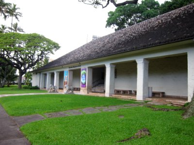 Honolulu Museum of Art - entrance veranda
