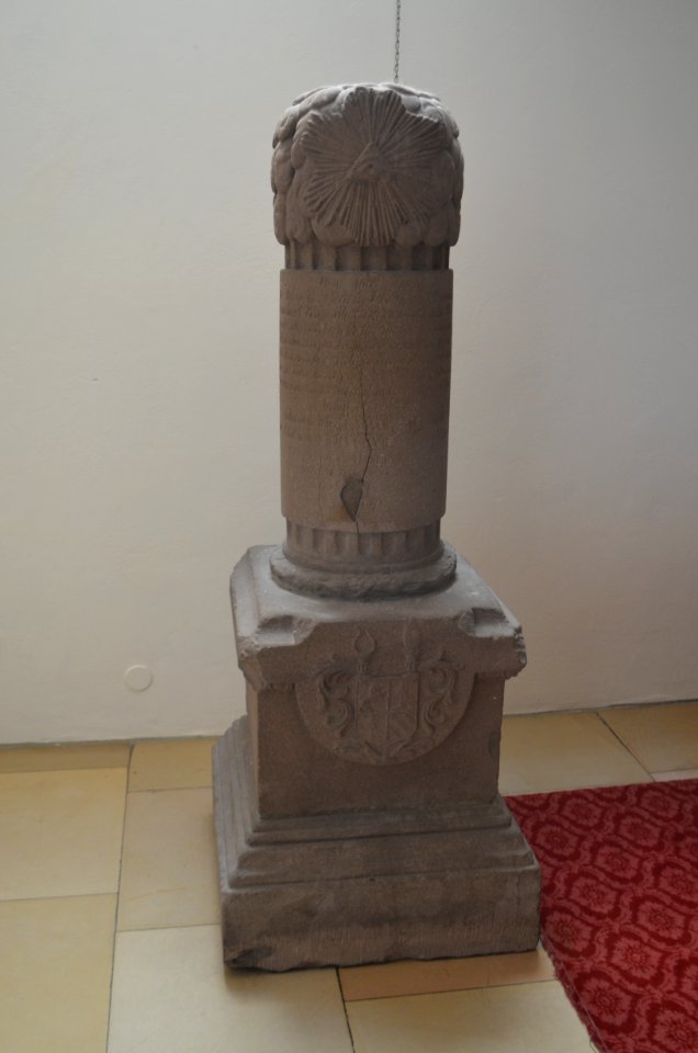 Horb am Neckar, Stiftskirche Heilig Kreuz, Säule