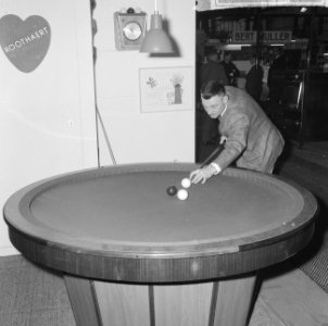 Horecava 1965 in de RAI, rond biljart, Bestanddeelnr 917-3280