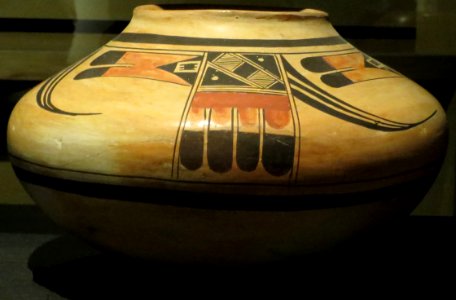 Hopi-Tewa jar made by Nampeyo (1862-1942), early 1900s, Heard Museum photo