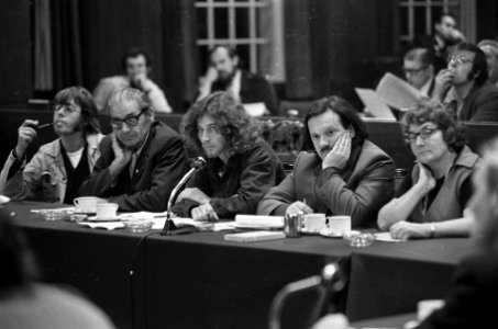 Hoorzitting in raadszaal van stadhuis Amsterdam over sanering van de Jordaan ve, Bestanddeelnr 925-0193