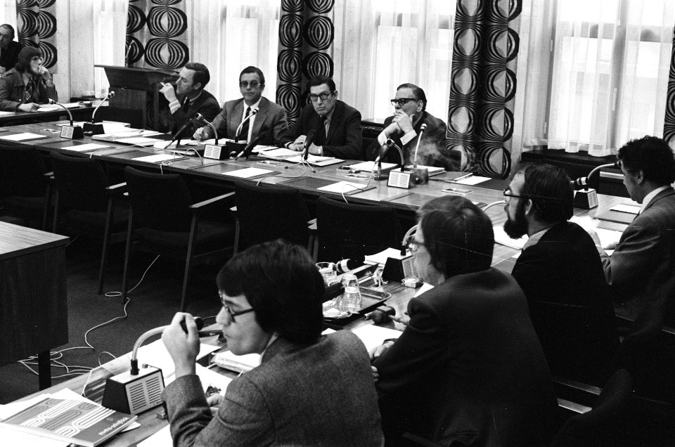 Hoorzitting Kamercommissie Economische Zaken met oliemaatschappijen in Den Haag , Bestanddeelnr 927-8110