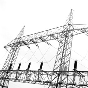 Hoogspanningsmast met isolatoren en elektriciteitsleidingen nabij Koblenz, Bestanddeelnr 254-1010