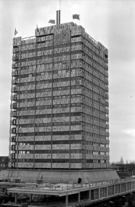 Hoogste punt bereikt van nieuw hoofdkantoor Albert Heyn Zaandam nieuw kantoor i, Bestanddeelnr 924-2308