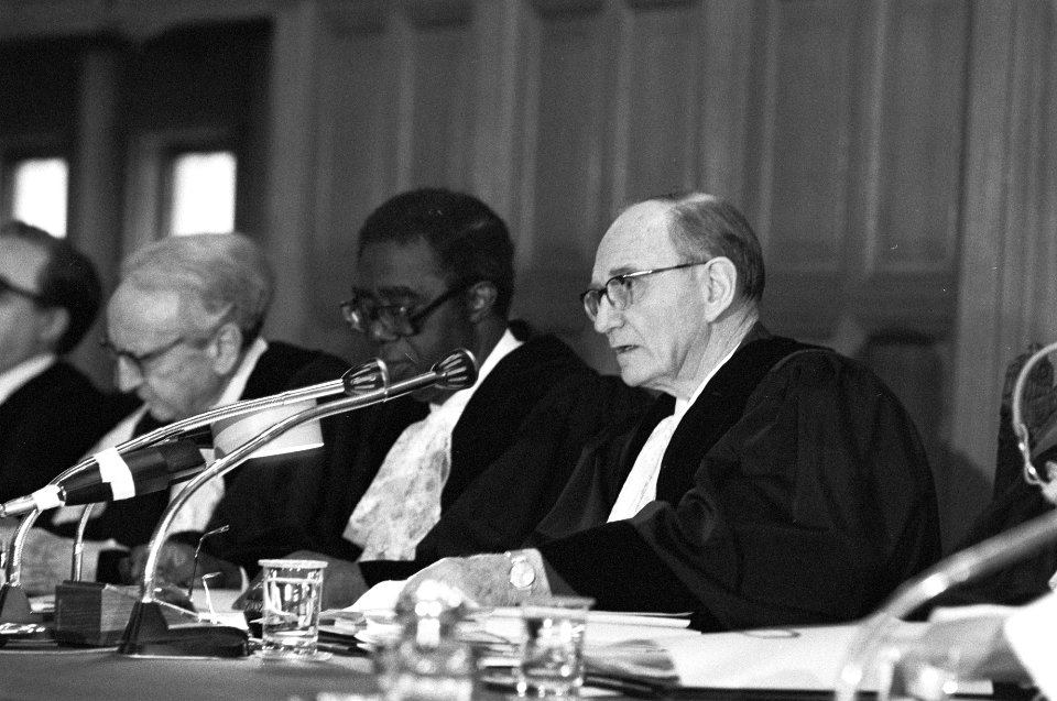 Hoorzitting in Vredespaleis in Den Haag door Internatio Gerechtshof van de recht, Bestanddeelnr 930-7279