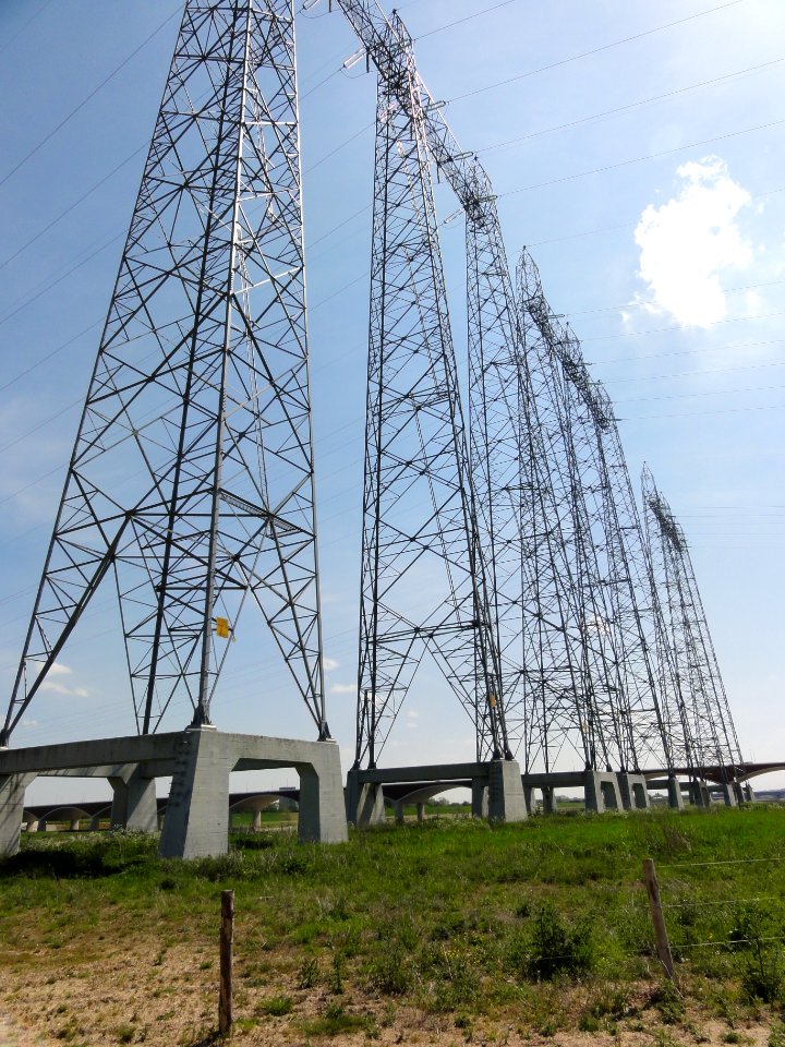 Hoogspanningsmasten op Stadseiland Nijmegen