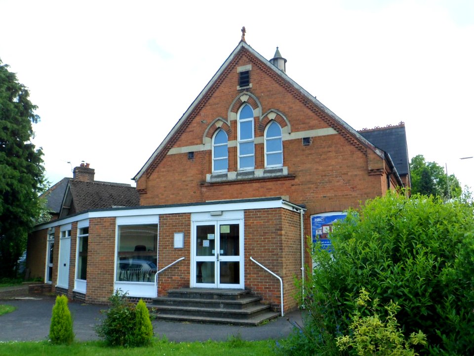 Horley Baptist Church, Albert Road, Horley (June 2013)