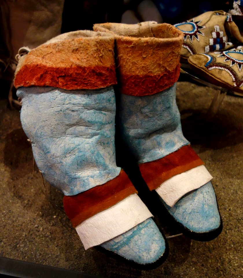 Hopi boots, early 20th century - Bata Shoe Museum - DSC00487