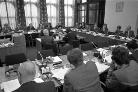 Hoorzitting Neutronenbom door vaste kamercommissie BZ en Defensie in Den Haag , Bestanddeelnr 929-4271