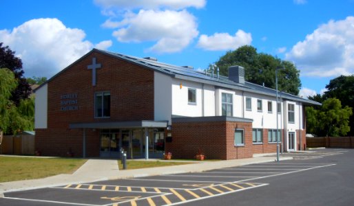 Horley Baptist Church (New Building), Court Lodge Road, Horley (August 2016) (1)