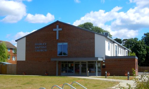 Horley Baptist Church (New Building), Court Lodge Road, Horley (August 2016) (2)