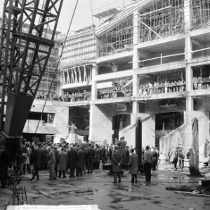 Hoogste punt Rotterdamse concertgebouw, overzicht plechtigheid, Bestanddeelnr 916-4087