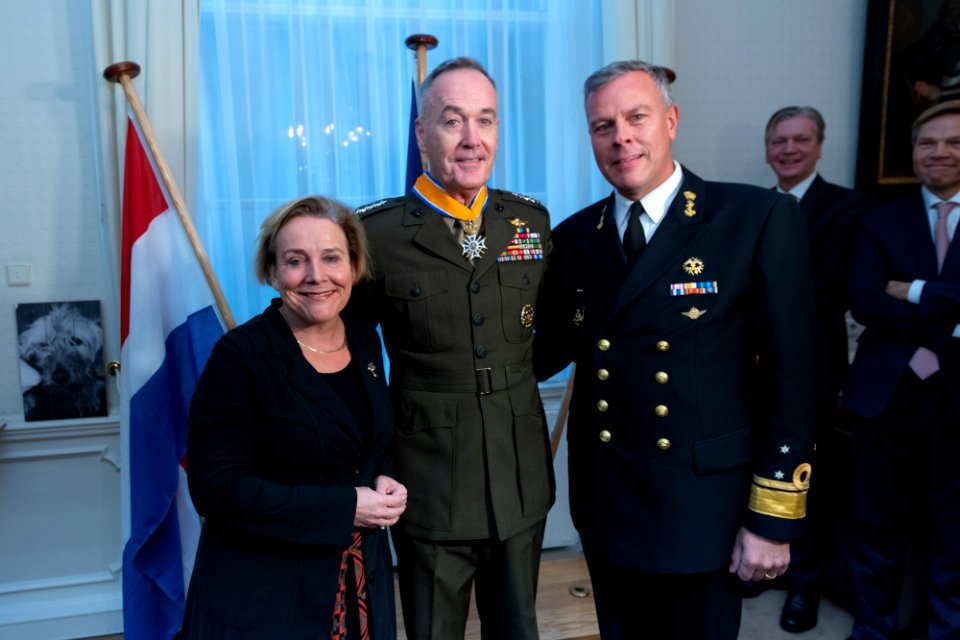 Hoogste militair VS benoemd tot commandeur Orde Oranje-Nassau-1