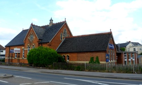 Horley Baptist Church (Old Building), Albert Road, Horley (June 2013) (1)