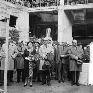 Hoogste punt Rotterdamse concertgebouw, overzicht plechtigheid, Bestanddeelnr 916-4090
