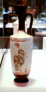 Hoplite – Lécythe à fond blanc – MSR – Rituels Grecs – inv 26113