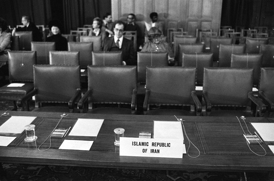Hoorzitting in Vredespaleis in Den Haag door Internatio Gerechtshof van de recht, Bestanddeelnr 930-7281