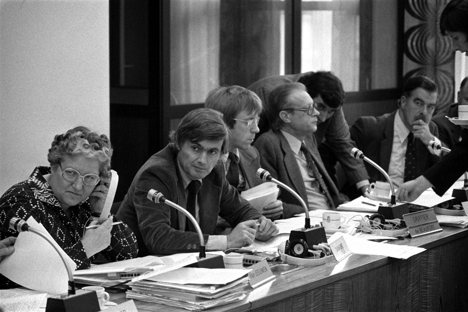 Hoorzitting Neutronenbom door vaste kamercommissie BZ en Defensie in Den Haag , Bestanddeelnr 929-4269