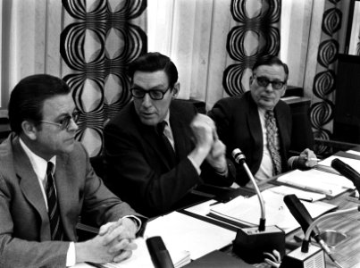 Hoorzitting Kamercommissie Economische Zaken met oliemaatschappijen in Den Haag , Bestanddeelnr 927-8111
