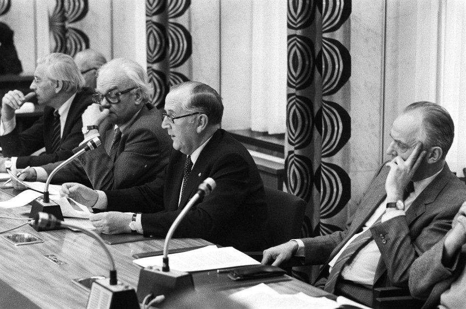 Hoorzitting van kamercommissie Sociale Zaken met betrekking tot ziektewet. Overz, Bestanddeelnr 932-0487