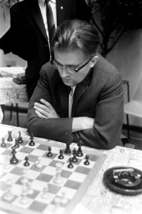 Hoogoven Schaaktoernooi, nummer 12 A. Loutikov , nummer en 15 Larsen, Bestanddeelnr 919-9774