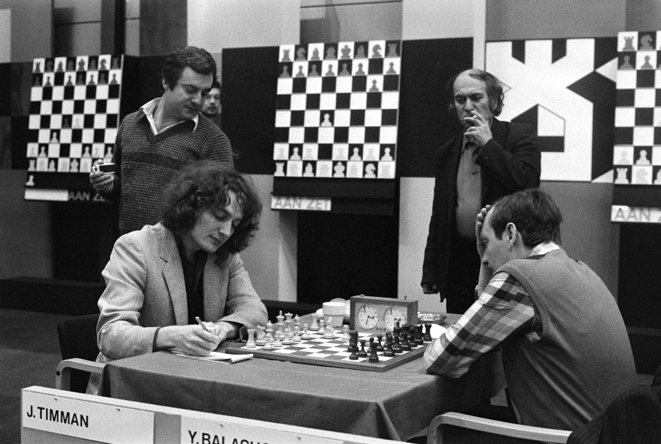 Hoogovens Schaaktoernooi tiende ronde. Timman (l.) tegen Balashov (r.), op achte, Bestanddeelnr 931-9392