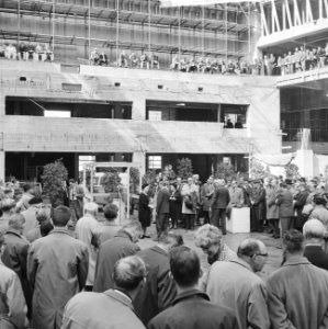 Hoogste punt Rotterdamse concertgebouw, overzicht plechtigheid, Bestanddeelnr 916-4086