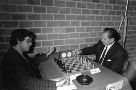 Hoogoven Schaaktoernooi nr. 12 , 13 Geller (rechts) en Botwinnik, Bestanddeelnr 922-0655