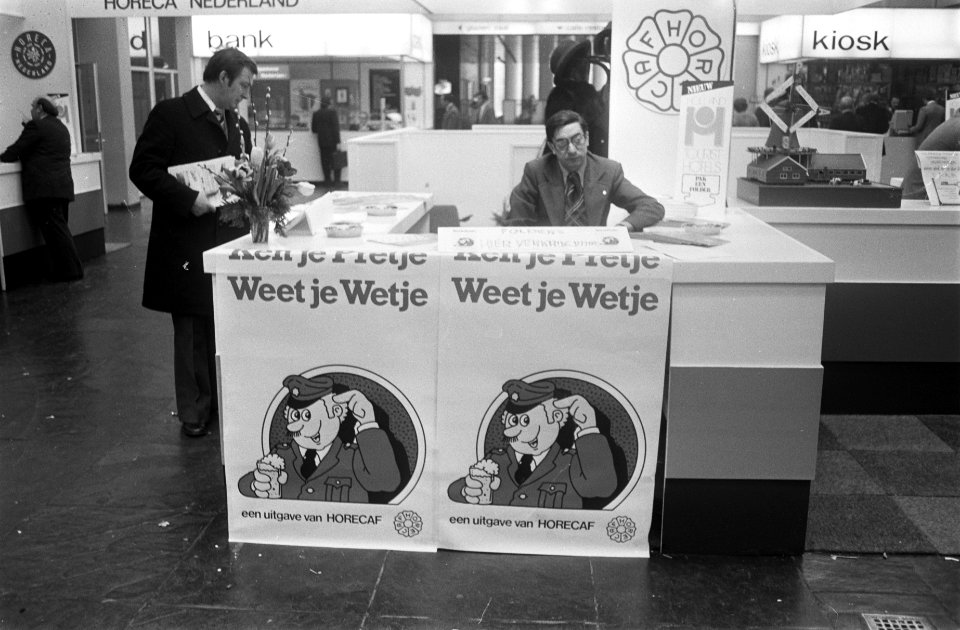 Horecava 75 in Amsterdamse RAI, alcoholvoorlichtingsstand op Horecaf, Bestanddeelnr 927-6764