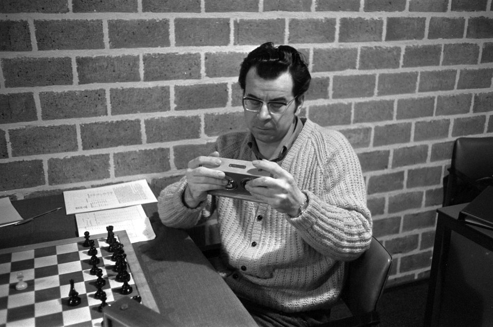 Hoogoven Schaaktoernooi te Beverwijk. Pal Benko (USA) tegen Taimanov. Benko prob, Bestanddeelnr 923-1732